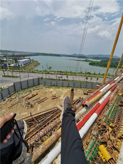 鸡东县作业中发生设备损坏或人员意外，责任怎么划分？