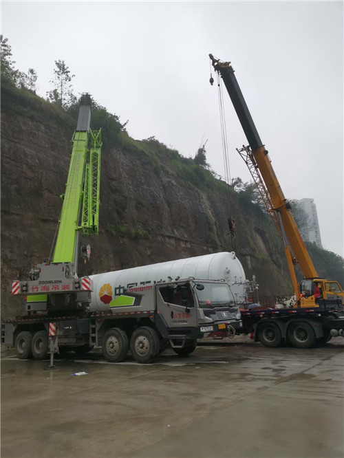 鸡东县“不怕风雨冻”—— 吊车的 “恶劣环境适应” 技术