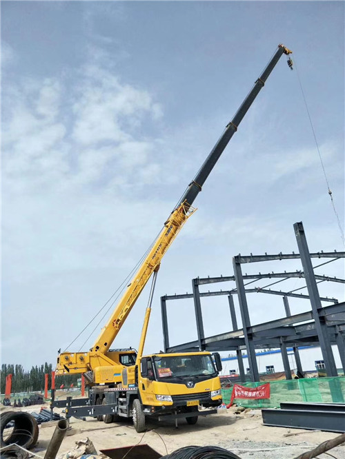 鸡东县超高层建筑钢结构吊装案例